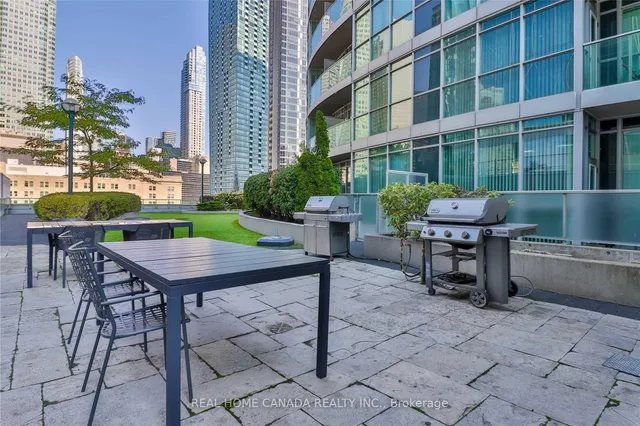 Additional image 11 of 18 Yonge St Unit 814