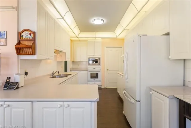 Additional image 21 of 54 Silverbirch Blvd