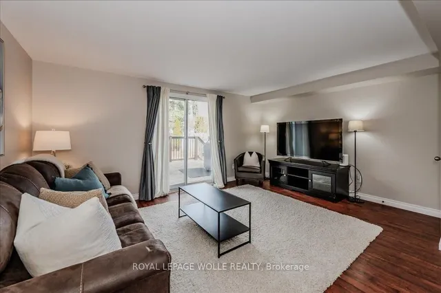 Additional image 14 of 10 Caprice Crt