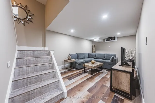 Additional image 29 of 103 Broughton Ave