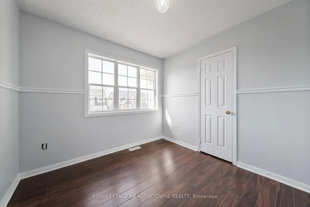 Additional image 16 of 433 Baverstock Cres