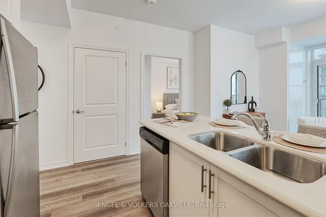 Additional image 13 of 460 Dundas St Unit 611