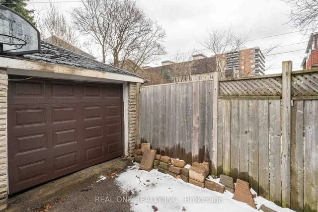 Additional image 37 of 21 Marlee Ave