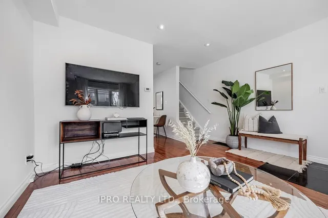 Additional image 9 of 22 Queensdale Ave