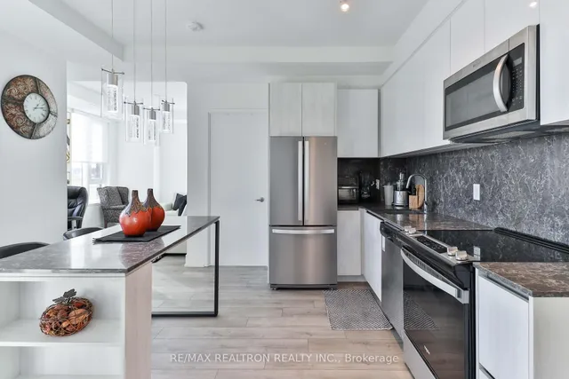 Additional image 13 of 3100 Keele St Unit 525