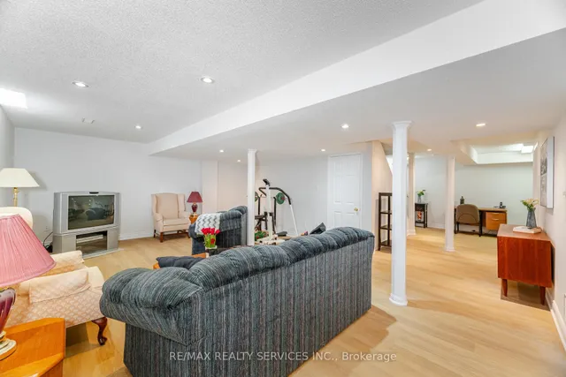 Additional image 37 of 17 Springhurst Ave