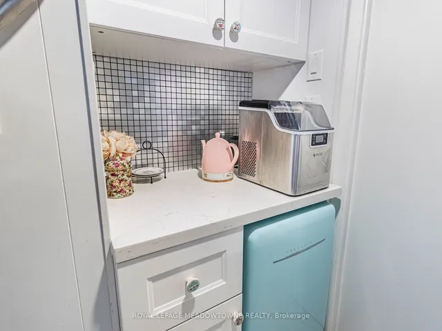 Additional image 34 of 48 Chatsworth Dr