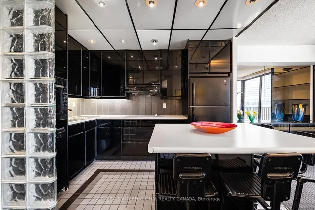 Additional image 8 of 33 Harbour Sq Unit 1008