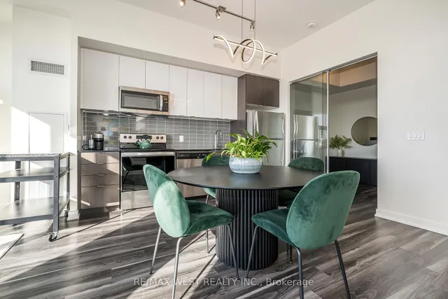 Additional image 6 of 859 The Queensway N/A Unit 813