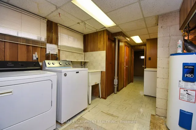 Additional image 28 of 40 SEELEY Ave