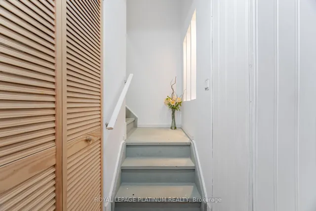 Additional image 36 of 624 Laking Terr