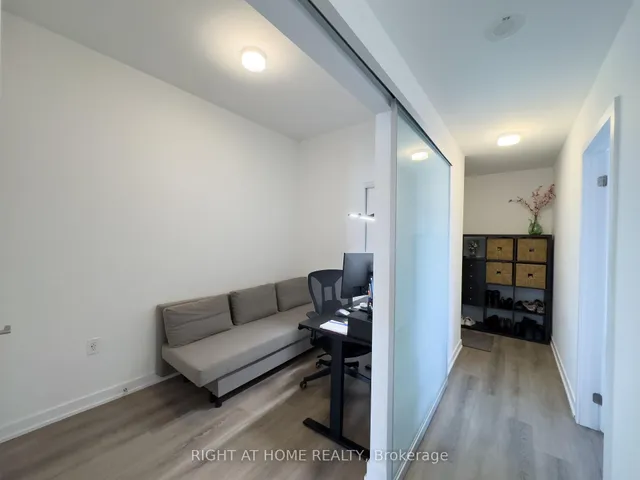 Additional image 16 of 2433 Dufferin St Unit 211