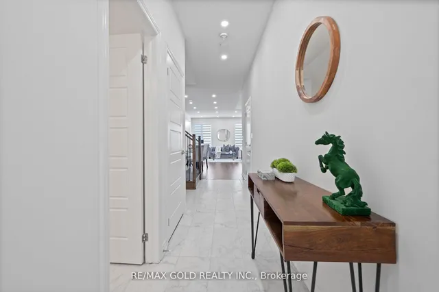 Primary image of 474 Bergamot Ave