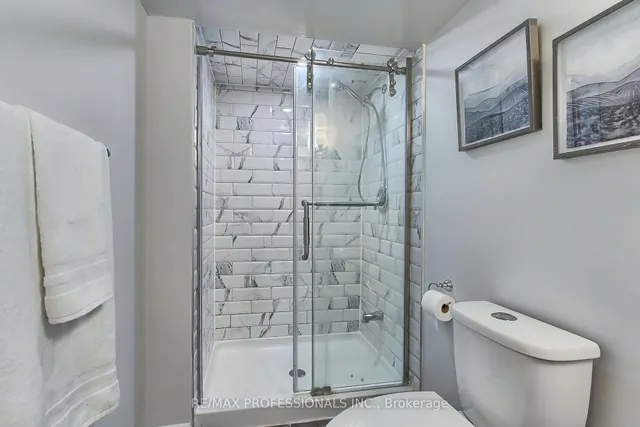 Additional image 50 of 425 CANTERBURY Cres