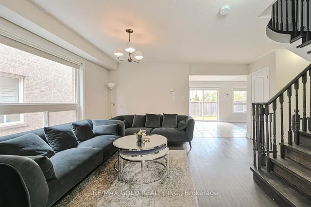 Additional image 4 of 82 Crown Victoria Dr