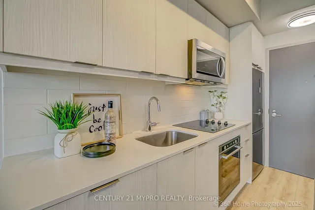 Additional image 21 of 38 Forest Manor Rd Unit 701