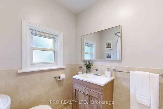 Additional image 15 of 521 Hughson St