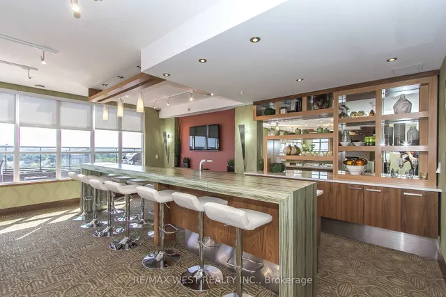 Additional image 13 of 112 Benton St Unit 704