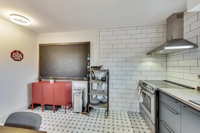 Additional image 17 of 205 Bathurst St