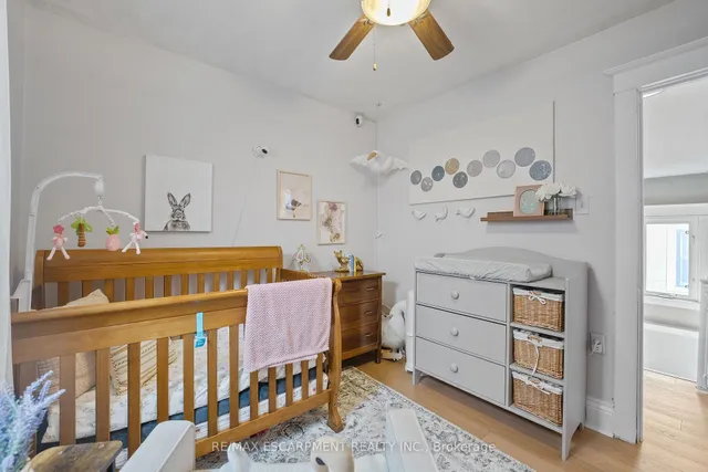 Additional image 25 of 124 Cameron Ave