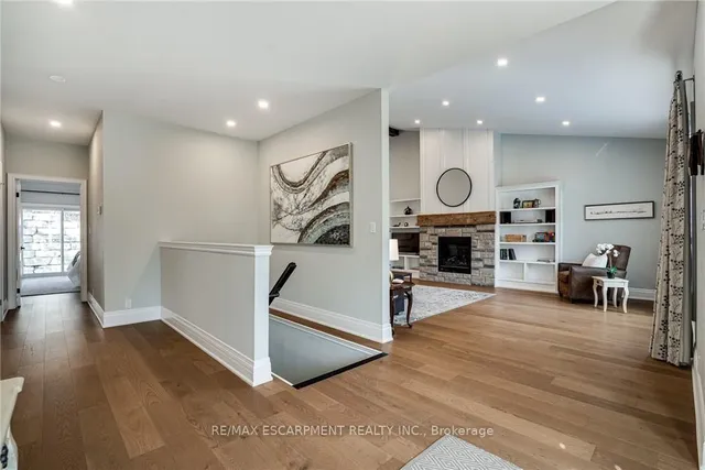 Additional image 30 of 14 Sullivan's Lane