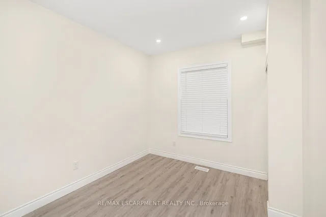 Additional image 15 of 922 Burlington St