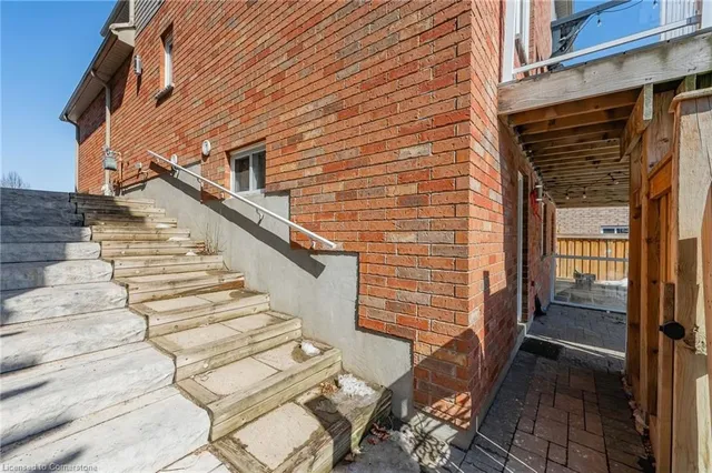 Additional image 29 of 561 Thomas Slee Dr