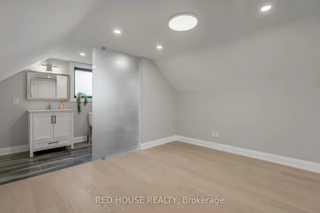 Additional image 28 of 10 Bayside Ave