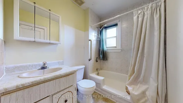 Additional image 20 of 1625 Keele St