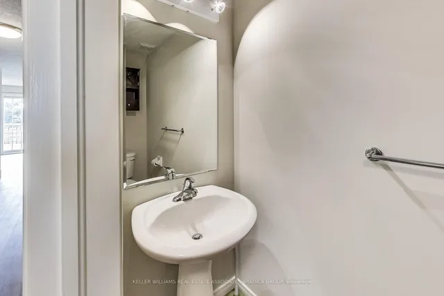 Additional image 3 of 102 Rochefort St