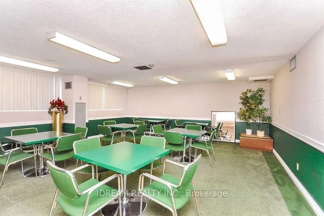 Additional image 31 of 3700 Kaneff Cres Unit 202