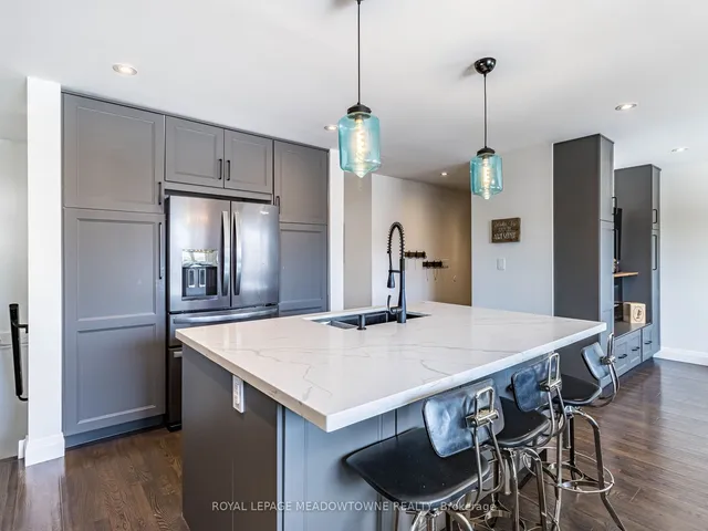 Additional image 12 of 48 Chatsworth Dr