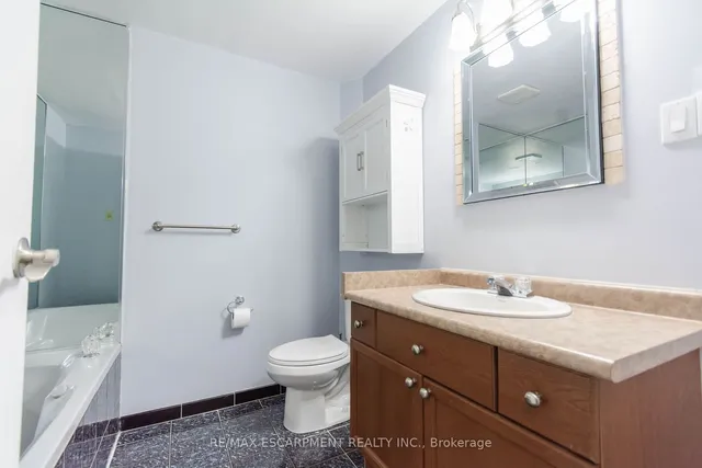 Additional image 34 of 117 Anna Capri Dr