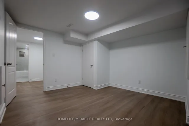 Additional image 27 of 41 Grande Ave