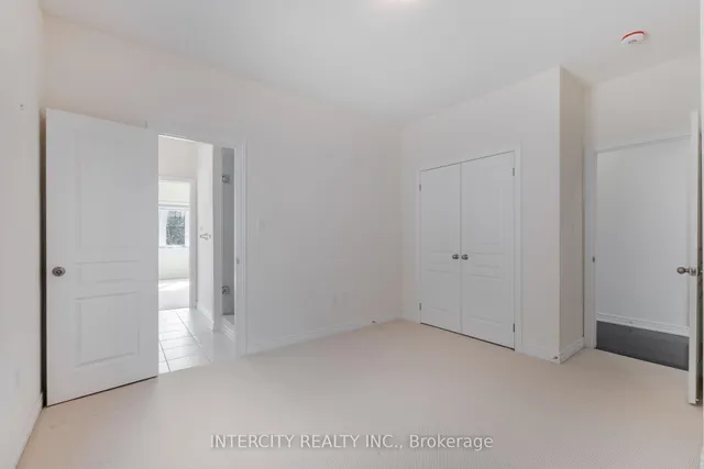Additional image 34 of 28 Ezra Cres