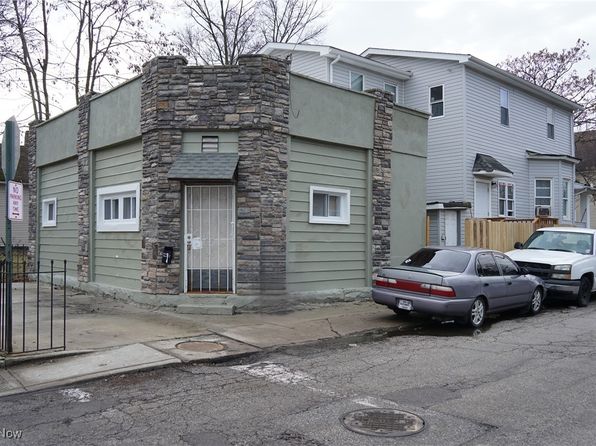 3184 W 46th St, Cleveland, OH 44102