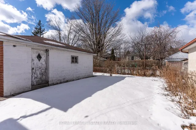 Additional image 30 of 38 Brawley Ave