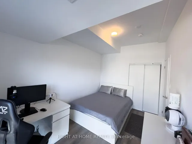 Additional image 9 of 2433 Dufferin St Unit 211