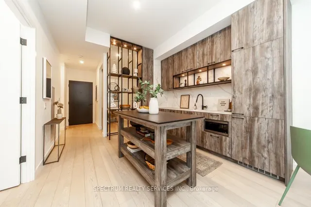 Additional image 21 of 505 Richmond St Unit 424