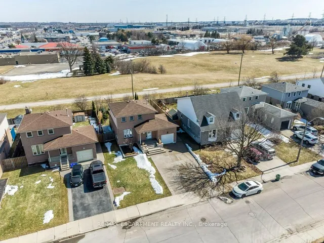 Additional image 18 of 27 Grayrocks Ave