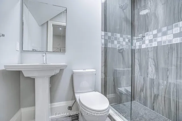 Additional image 17 of 352B Lawrence Ave