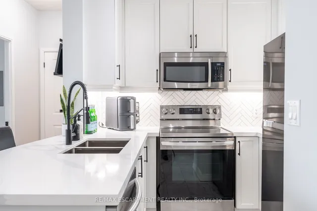 Additional image 11 of 90 Absolute Ave Unit 1611