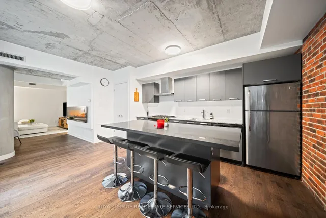 Additional image 18 of 95 Bathurst St Unit 221