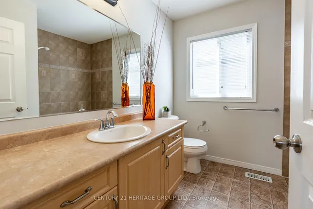 Additional image 26 of 382 Woodbine Ave