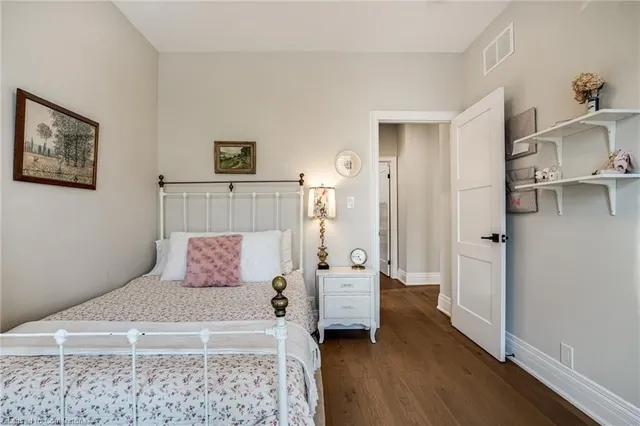 Additional image 24 of 14 Sullivan's Lane