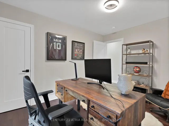 Additional image 33 of 72 Redwood Ave