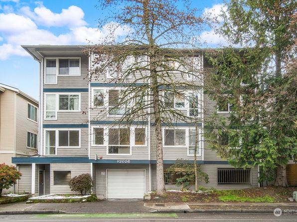 12026 15th Avenue NE UNIT 201, Seattle, WA 98125