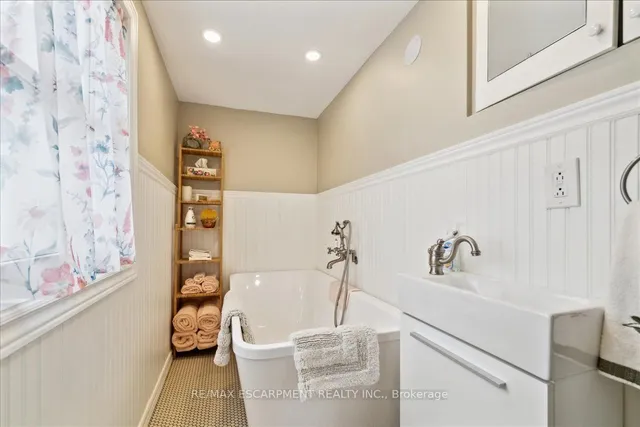 Additional image 29 of 100 Balmoral Ave