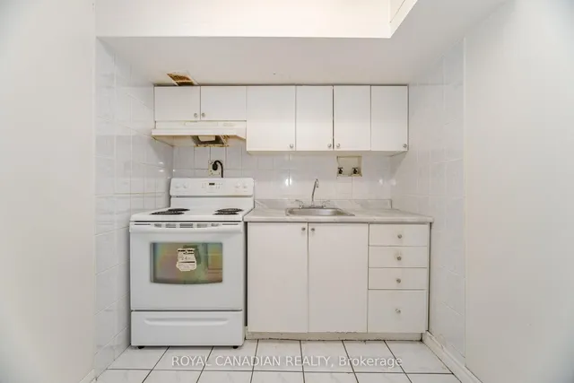 Additional image 41 of 69 Yellow Brick Rd