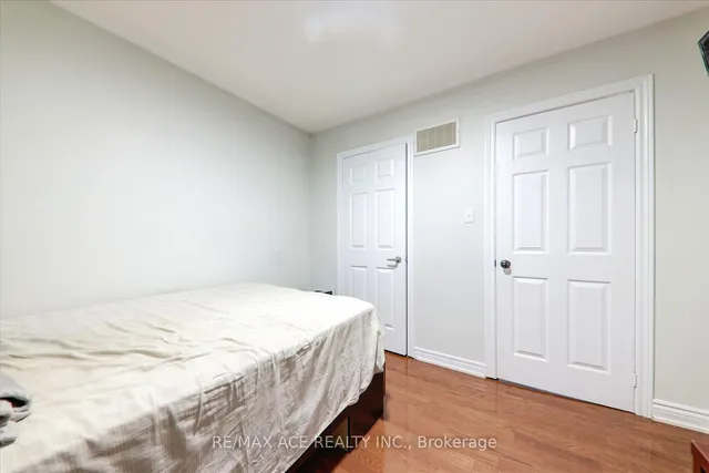 Additional image 30 of 27 Village Lake Cres